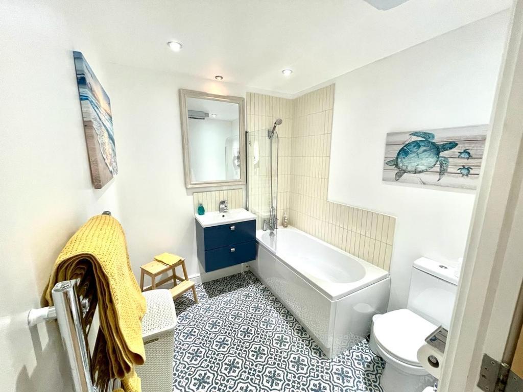 Cosy 1 Bedroom Apartment With Balcony Near Chiswick London Exterior photo